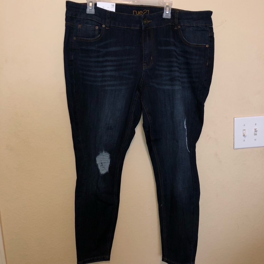 Mid rise jeggings.